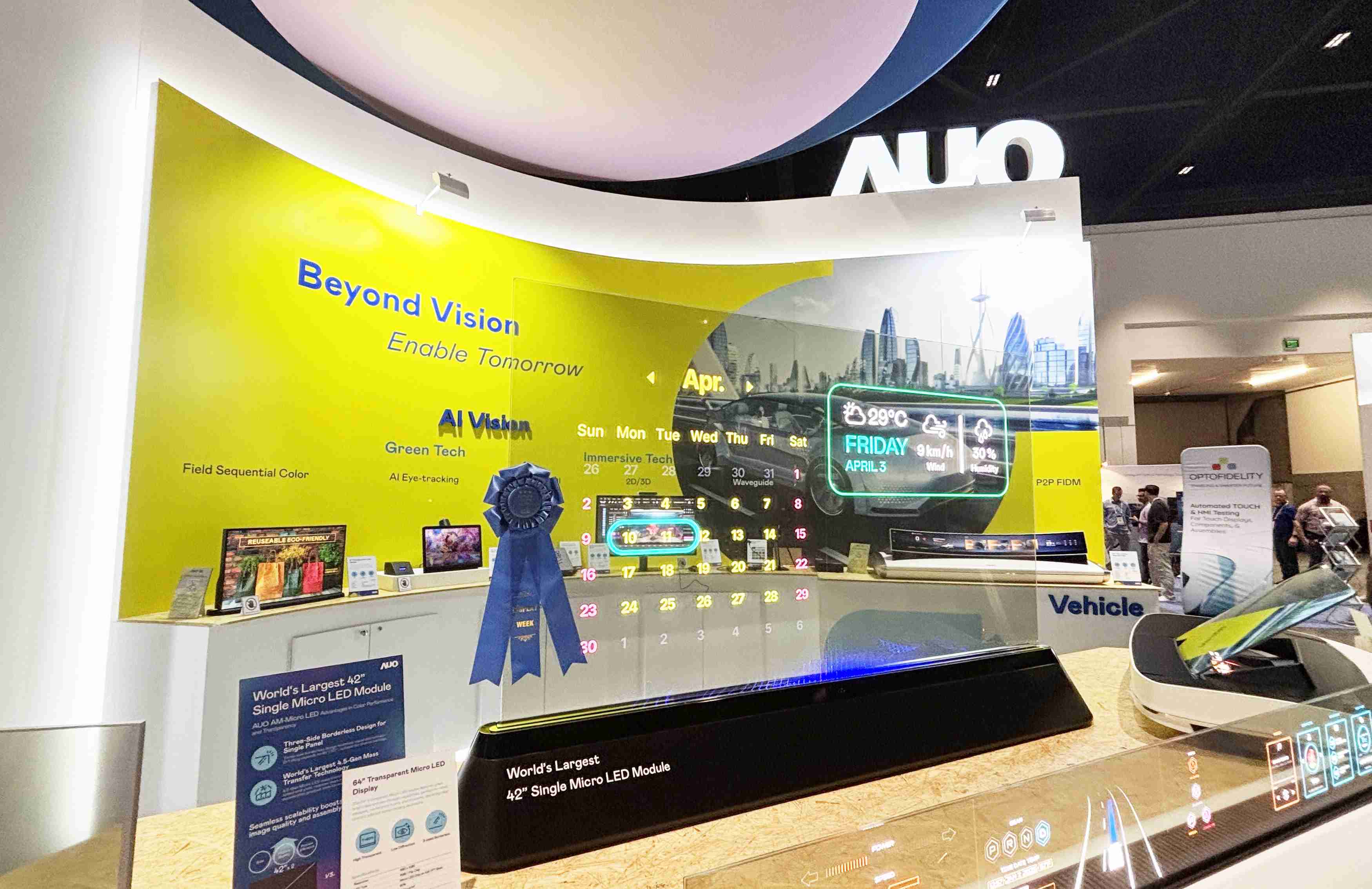 云顶国际8588yd64吋透明Micro LED显示器获〝最佳Micro LED技术应用奖〞，，其绝妙的透明穿透特性，，，同时具备1,000 nits的高亮度表现，，并透过精细的无缝拼接延伸，，，，可依需求灵活应用于多元场域，，，展现出Micro LED显示技术划时空的无限潜力